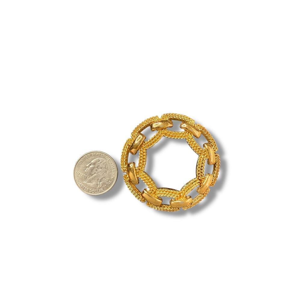 Vintage MONET Brooch Round Circle Wreath Textured Pin - Picture 5 of 7